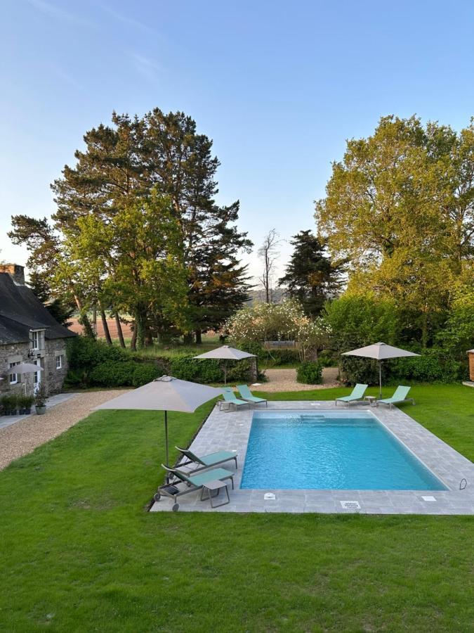 Manoir Du Vau D Arz Gites Et Chambres D Hotes Avec Piscine Malansac Dış mekan fotoğraf