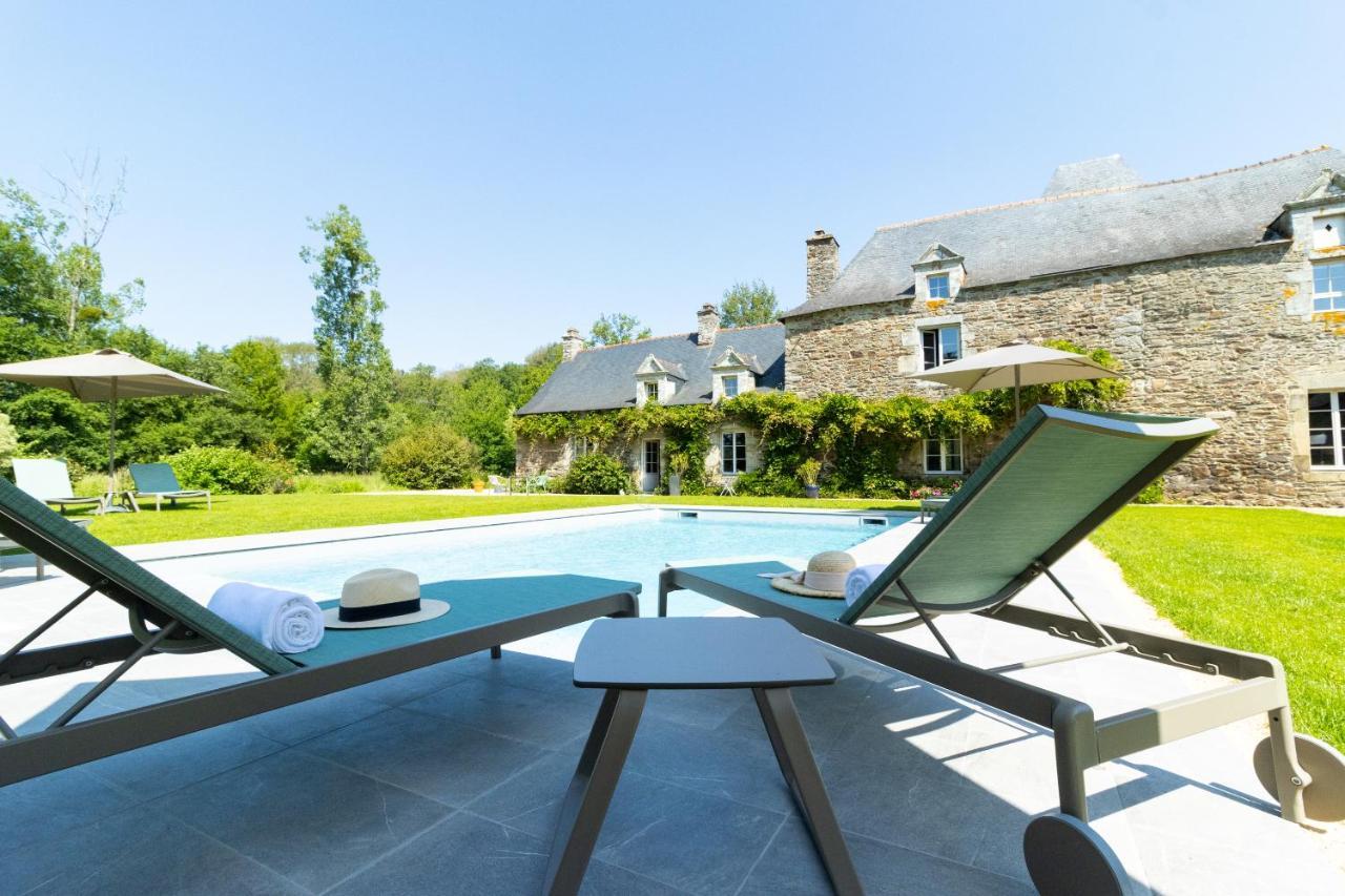 Manoir Du Vau D Arz Gites Et Chambres D Hotes Avec Piscine Malansac Dış mekan fotoğraf