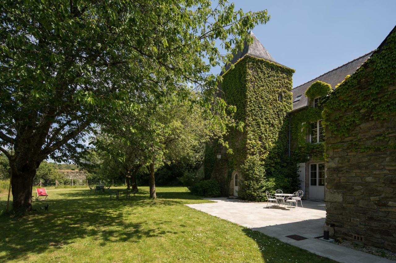 Manoir Du Vau D Arz Gites Et Chambres D Hotes Avec Piscine Malansac Dış mekan fotoğraf
